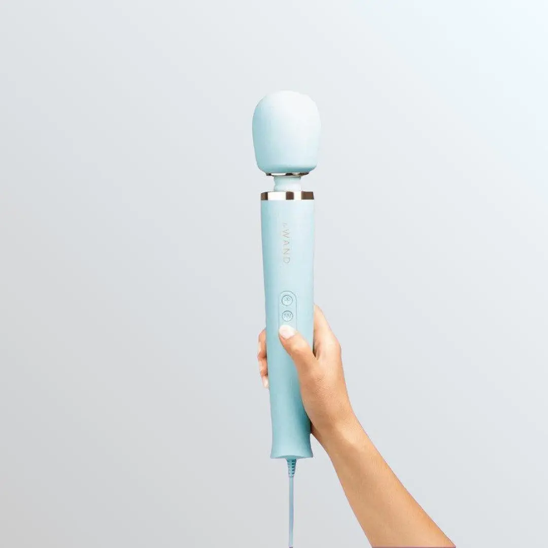 Le Wand Corded Vibrating Wand Massager - Blue 1